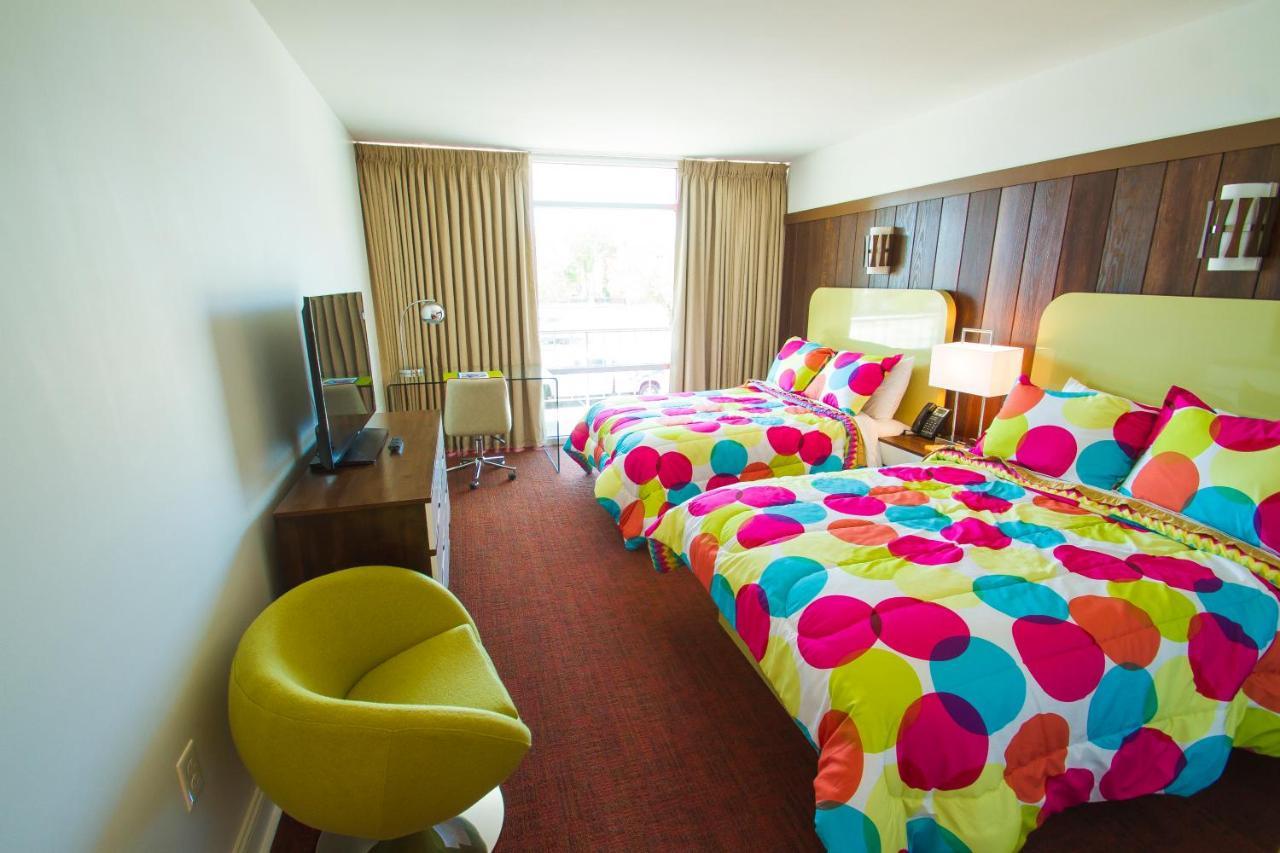 Mother Earth Motor Lodge Кинстон Экстерьер фото