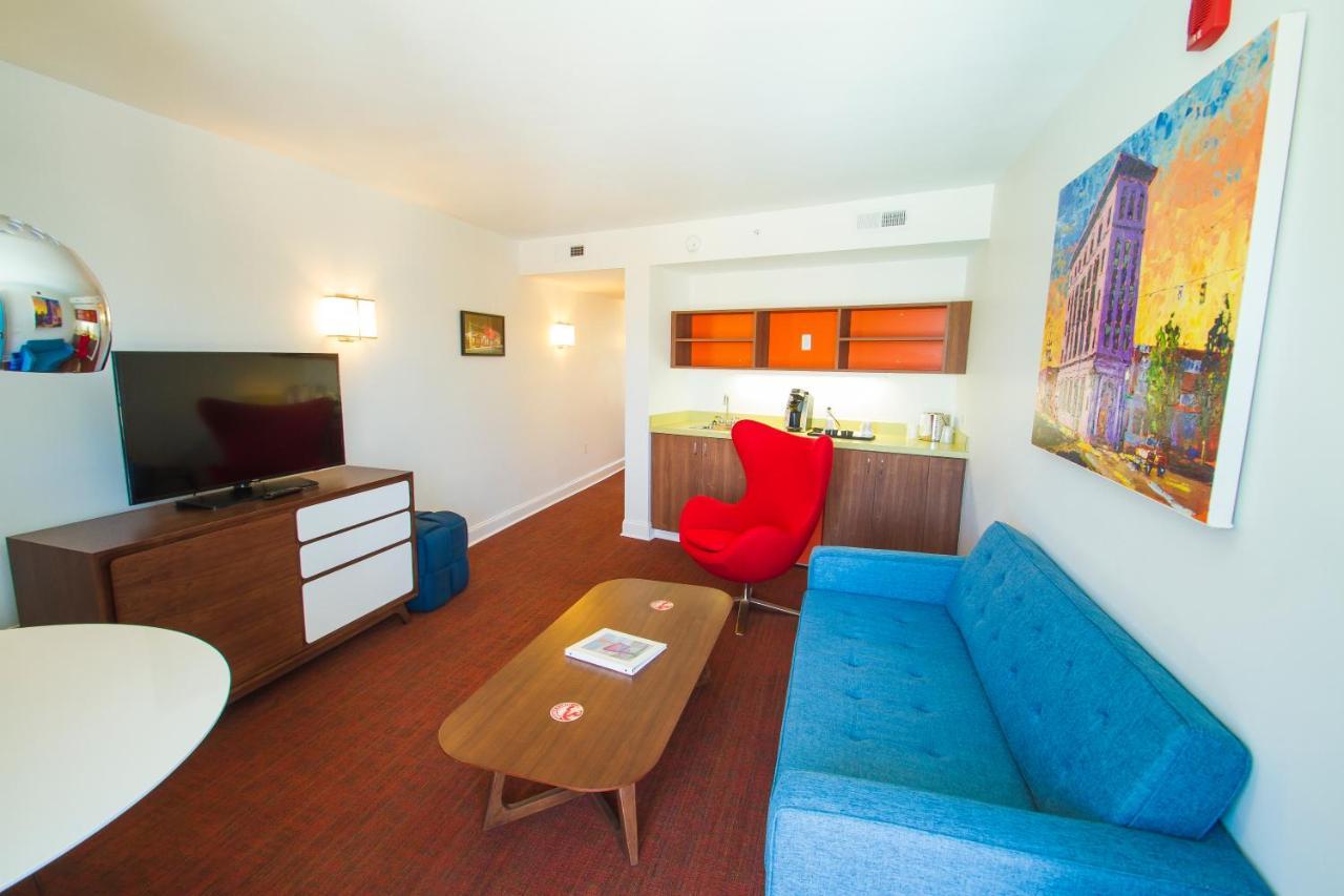 Mother Earth Motor Lodge Кинстон Экстерьер фото